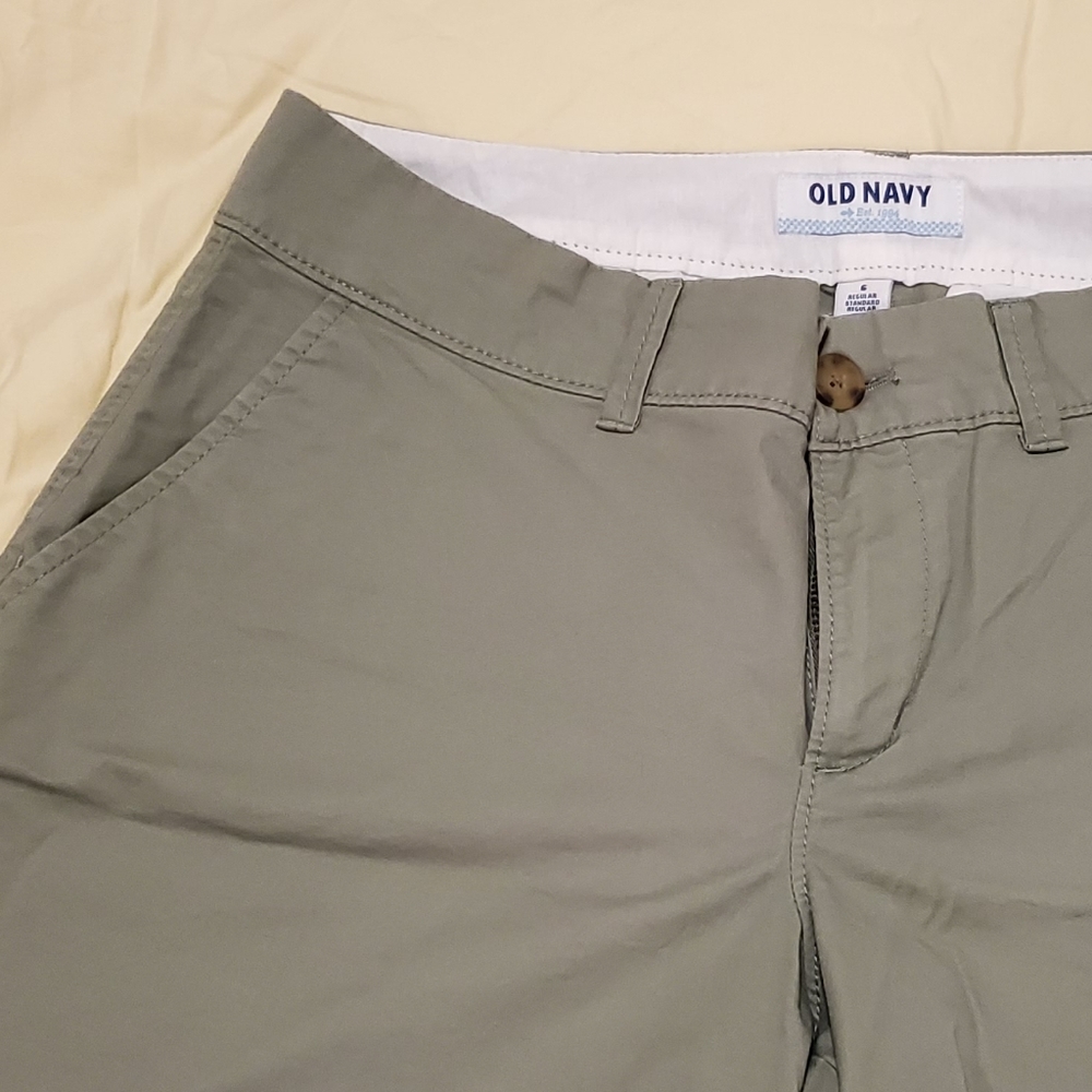 Old Navy khaki green shorts.